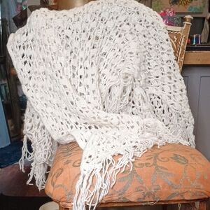 Elegant White Knit Throw Blanket